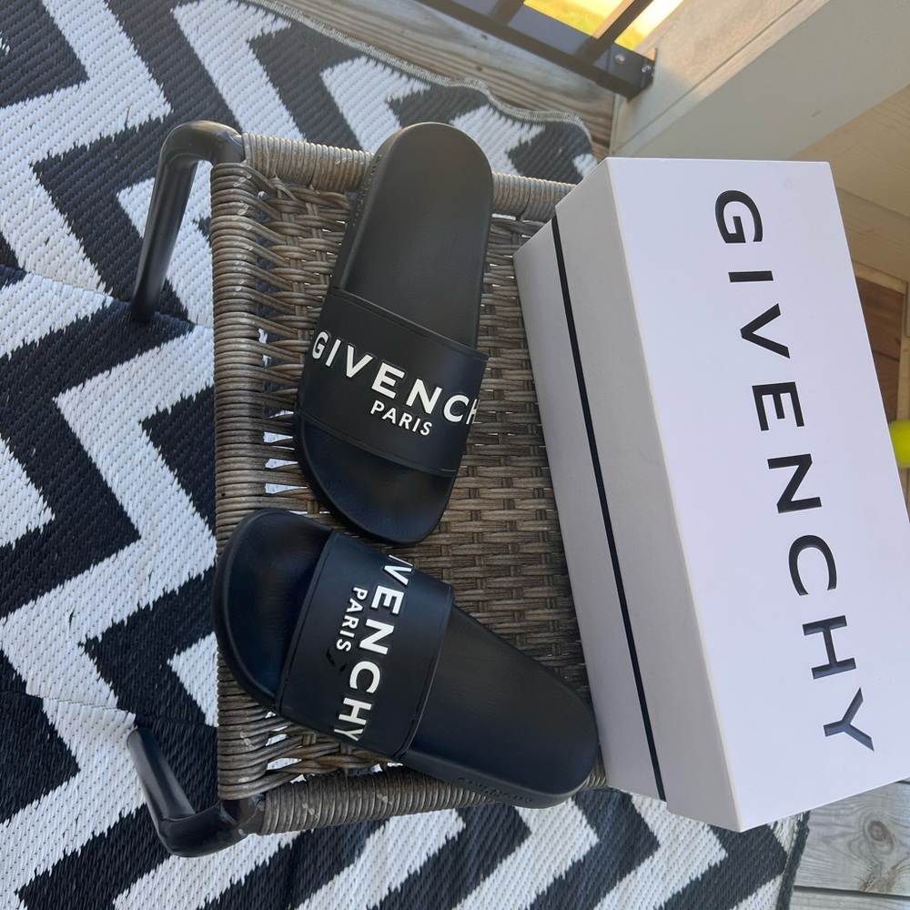 COPY - Givenchy slides